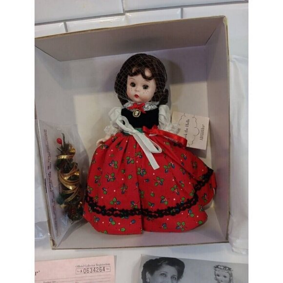 Madame Alexandera 'Deck The Halls' 8 In Doll Red Velvet Dress 2003 New In Box - Picture 7 of 15